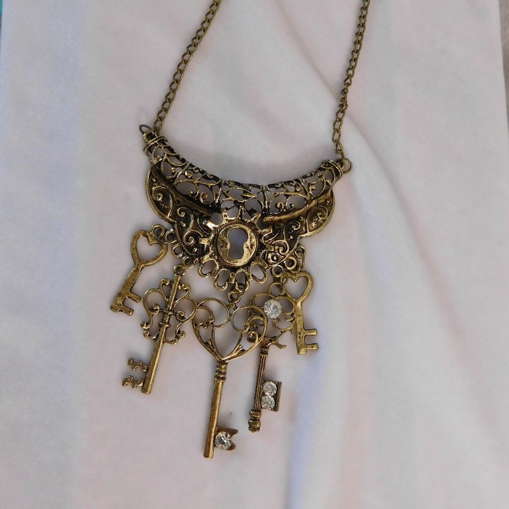 Ladies Fashion Jewelry Lock & Key Necklace